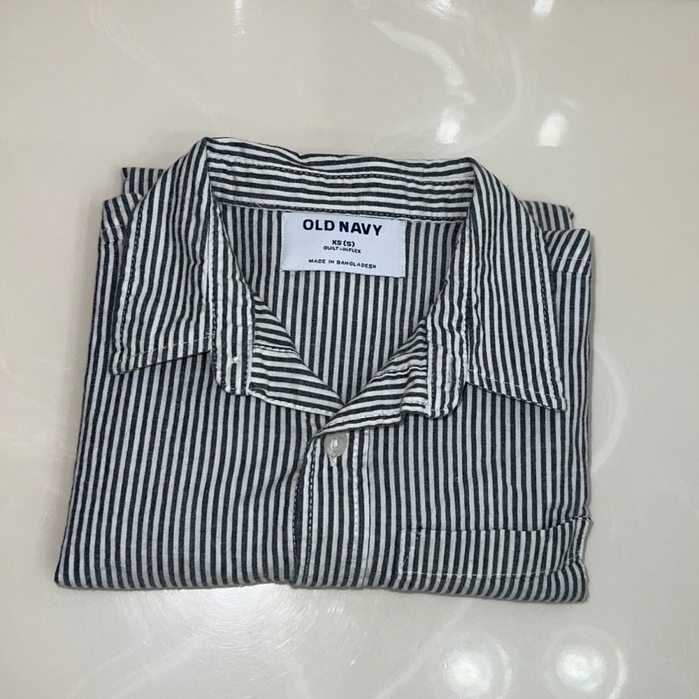 Old Navy Boys Long Sleeve White & Gray Striped Shirt XS (5) – Like New